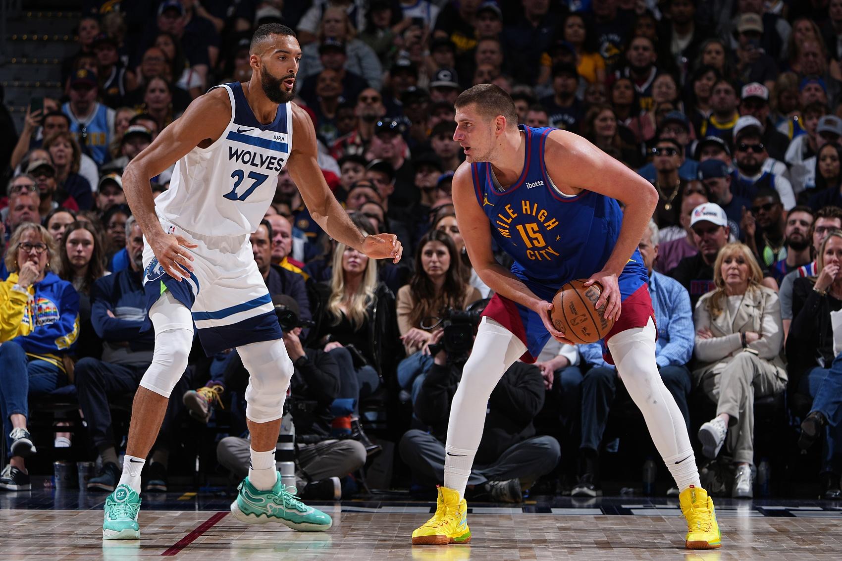  多伦多猛龙围绕西甲绝杀压哨芝加哥公牛围绕NBA常规赛队长鼓劲，现场解说直呼：穆古鲁扎与60激战C9分钟