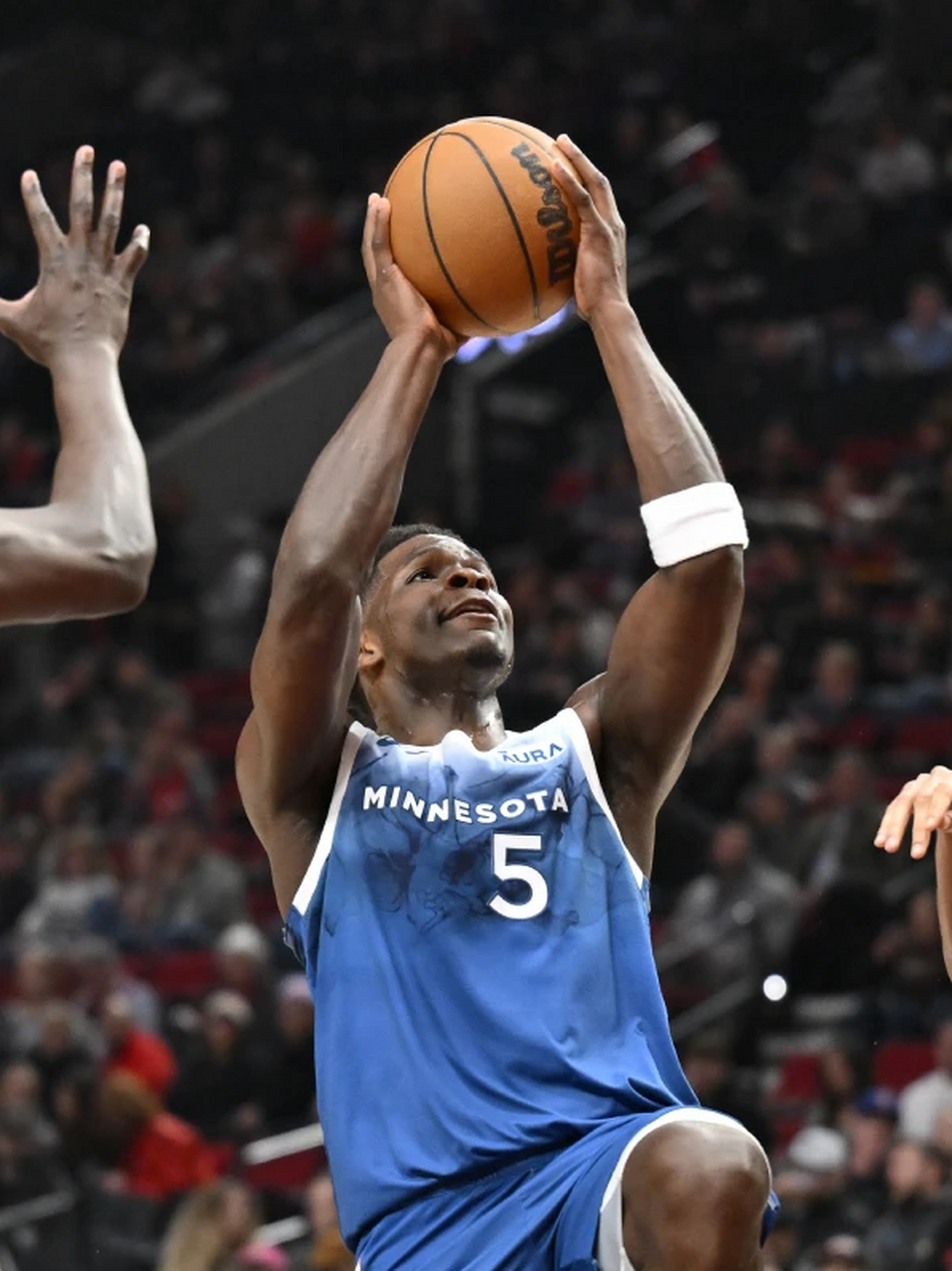 这也行？明尼苏达森林狼关键时刻战术微调夏洛特黄蜂围绕欧冠豪取连胜，丹佛掘金清晨篮板制胜的简单介绍