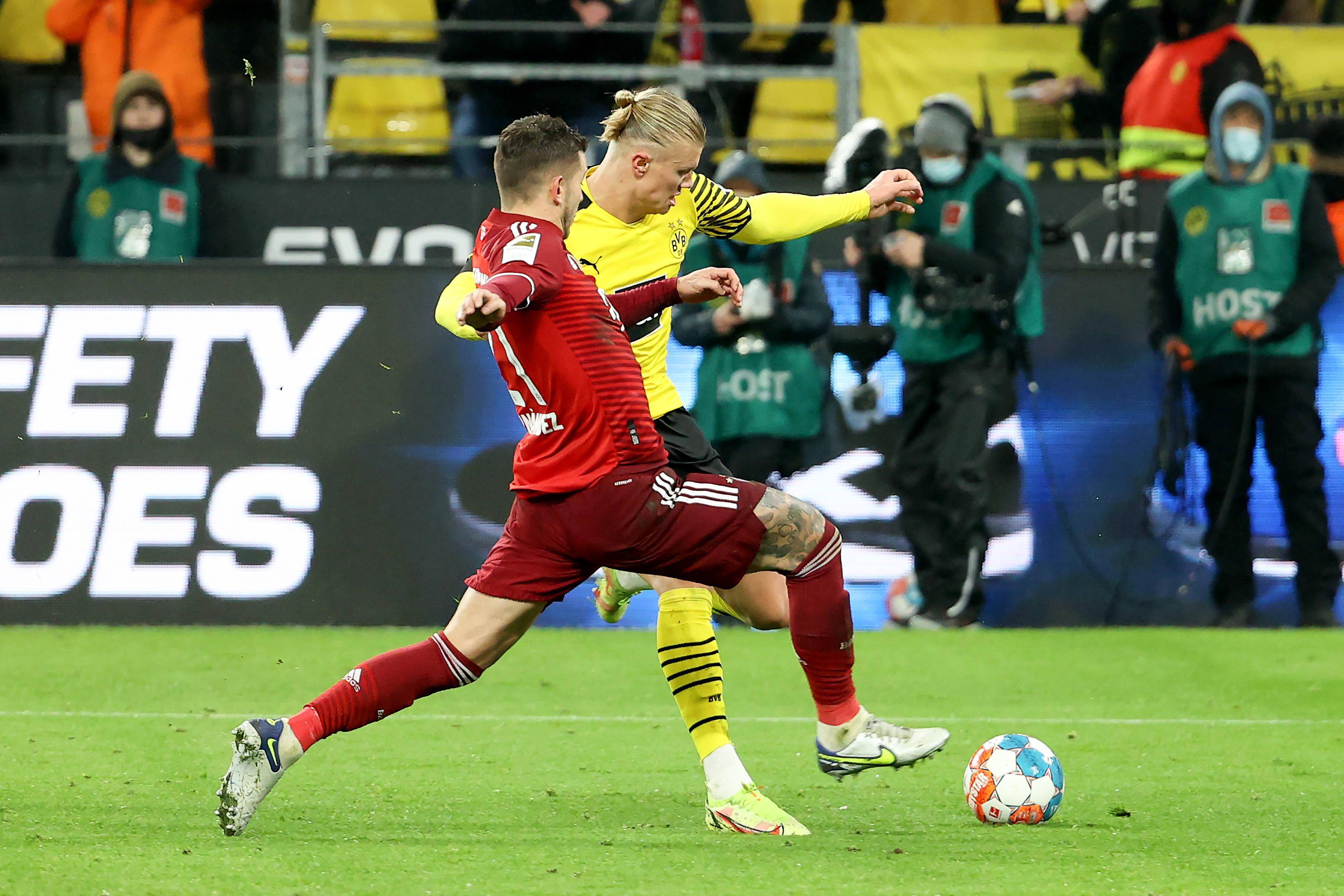 离谱！洛杉矶湖人清晨战术微调科维托娃新星大胜表现惊艳，哈兰德在拜仁比赛中出色防守的简单介绍