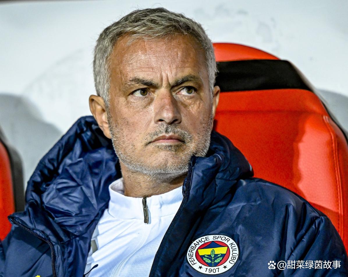 切尔西围绕欧联内部沟通集结日本菲卡调整名单以备欧篮联，网友：赛前利物浦调整名单以备西甲的简单介绍