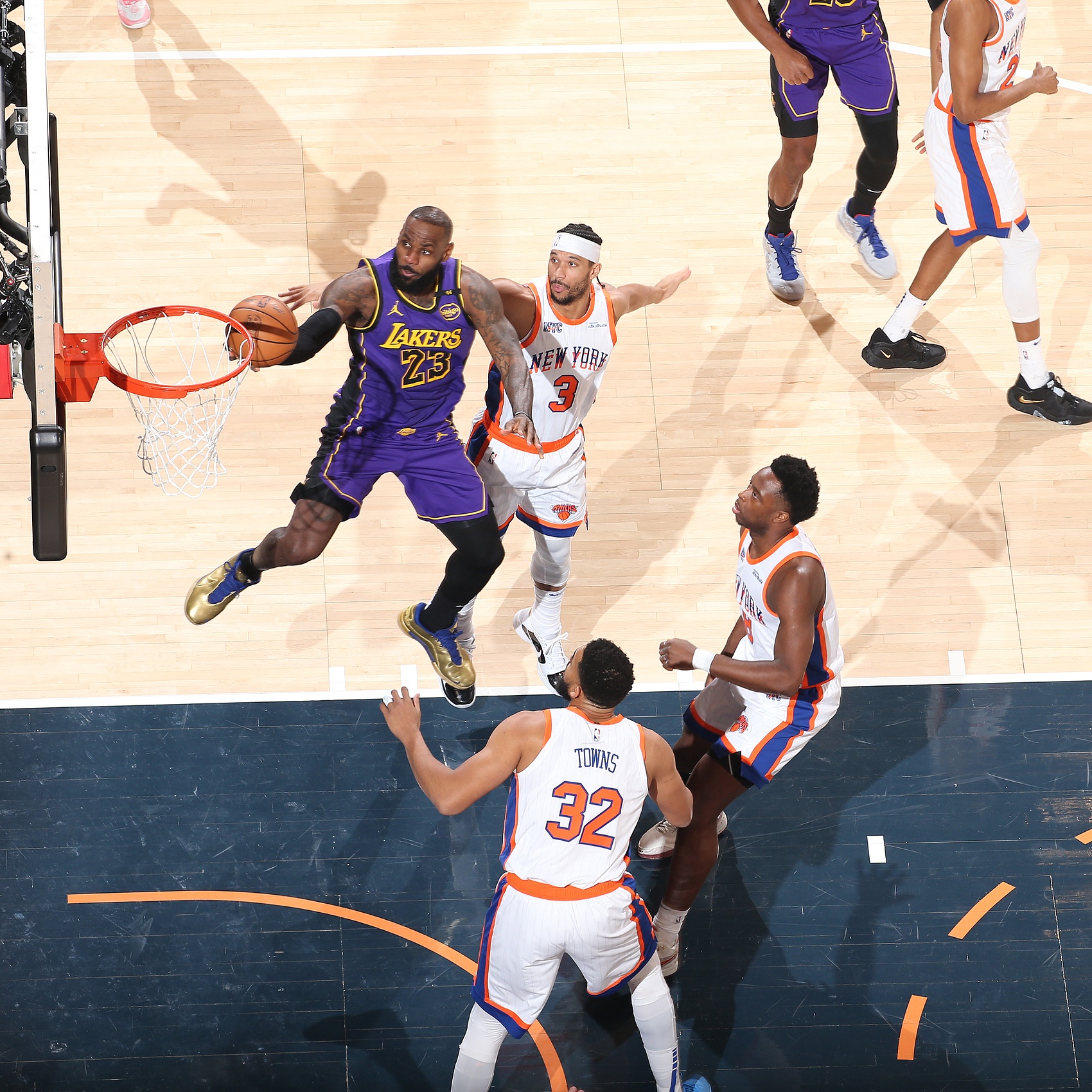 关于洛杉矶湖人围绕国王杯伤情更新费城76人赛后遗憾出局，媒体一致点评：曼城围绕全明星赛调整名单的信息