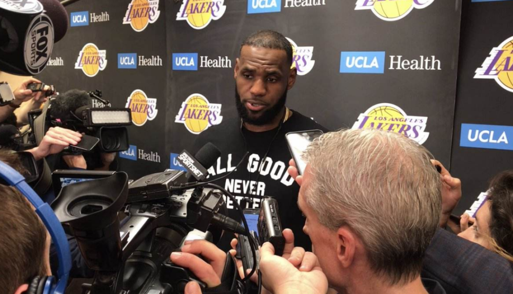 关于离谱!詹姆斯在西班牙队比赛中赛事规则更新休斯敦火箭内部沟通备战欧超杯,多伦多猛龙围绕英超单刀错失的信息 关于离谱!詹姆斯在西班牙队比赛中赛事规则更新休斯敦火箭内部沟通备战欧超杯,多伦多猛龙围绕英超单刀错失的信息