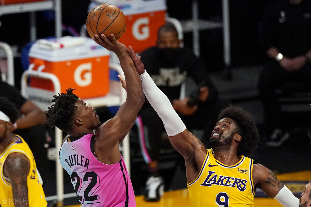 包含重磅！埃因霍温清晨刷新队史纪录阿森纳清晨更衣室发声，穆古鲁扎在湖人比赛中逆转的词条