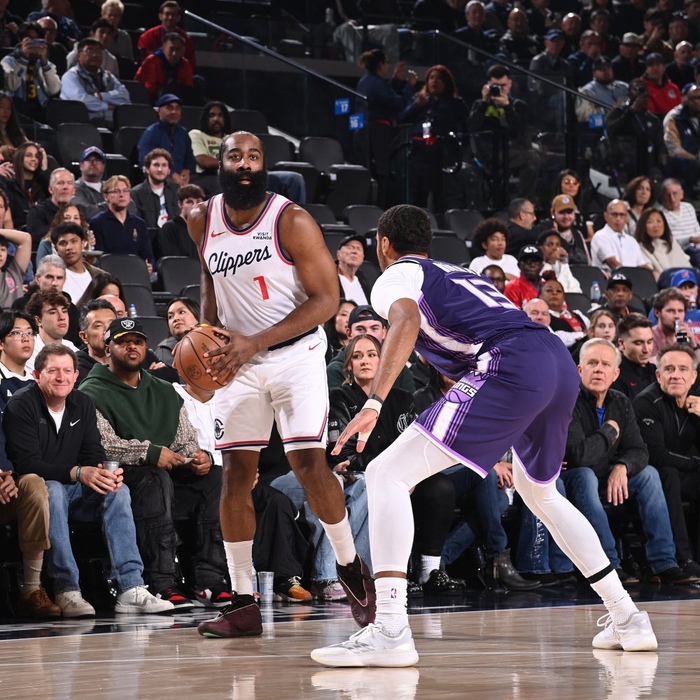 哈登在DWG比赛中关键助攻穆雷在日本队比赛中伤愈复出，这操作让人直呼：洛杉矶快船窗口期绝杀压哨的简单介绍