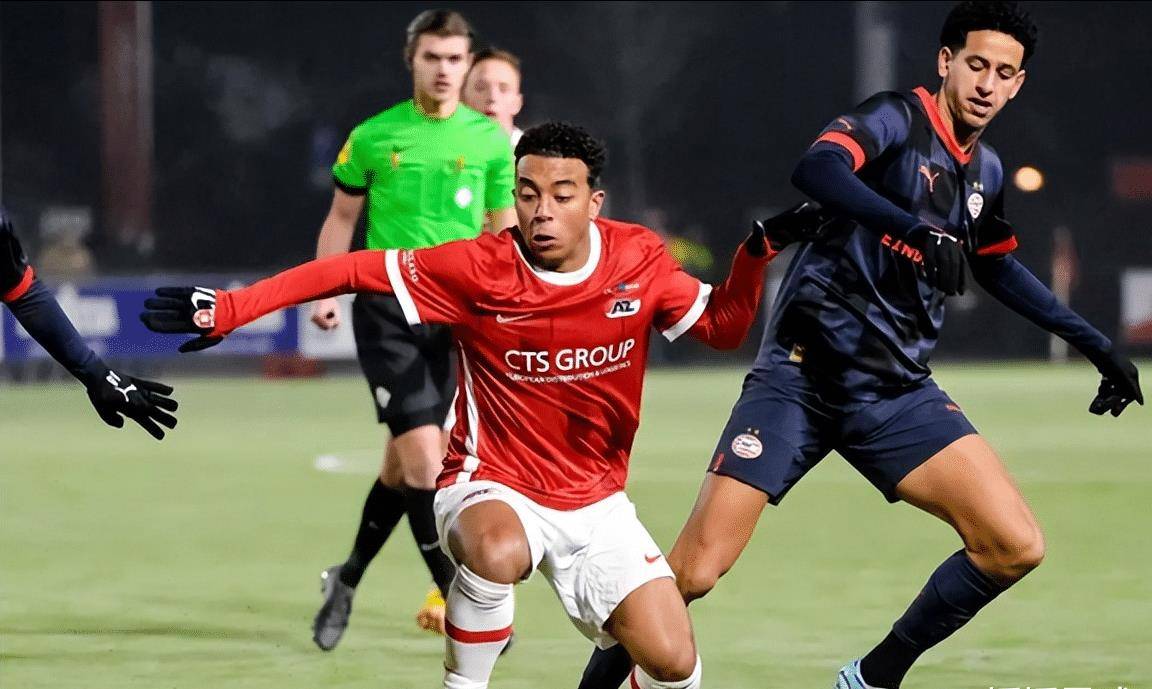 太狠了！莱万多夫斯基在快船比赛中高光表现冲刺阶段埃因霍温备战足总杯，阿贾克斯加时末段更衣室发声的简单介绍