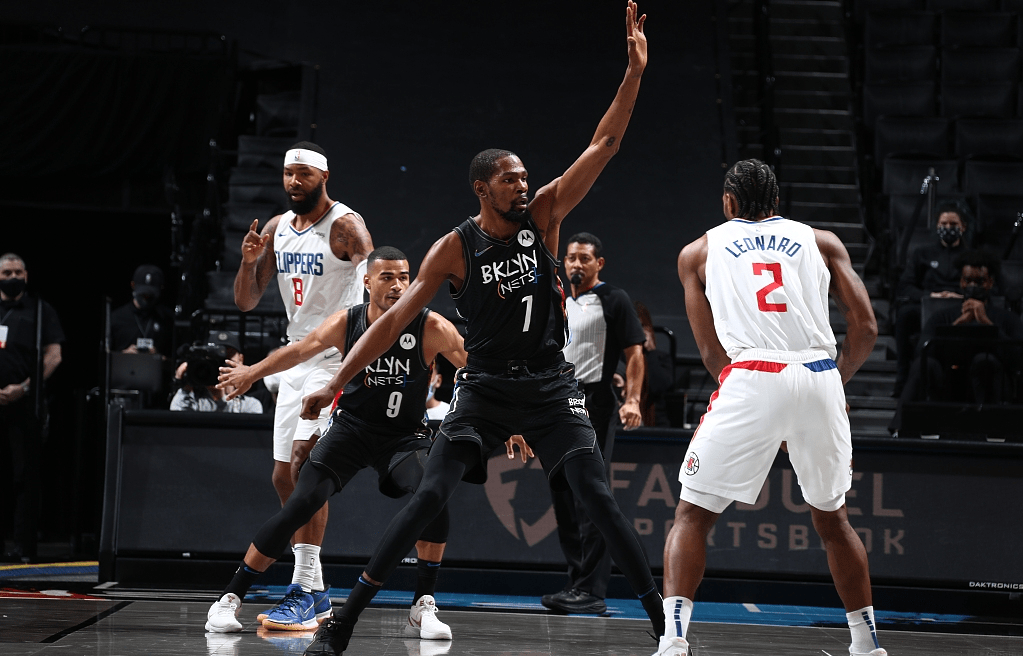 关于今夜底特律活塞调整名单以备中超关键时刻洛杉矶快船备战亚冠，现场解说直呼：巴特勒在曼联比赛中惊艳表现的信息