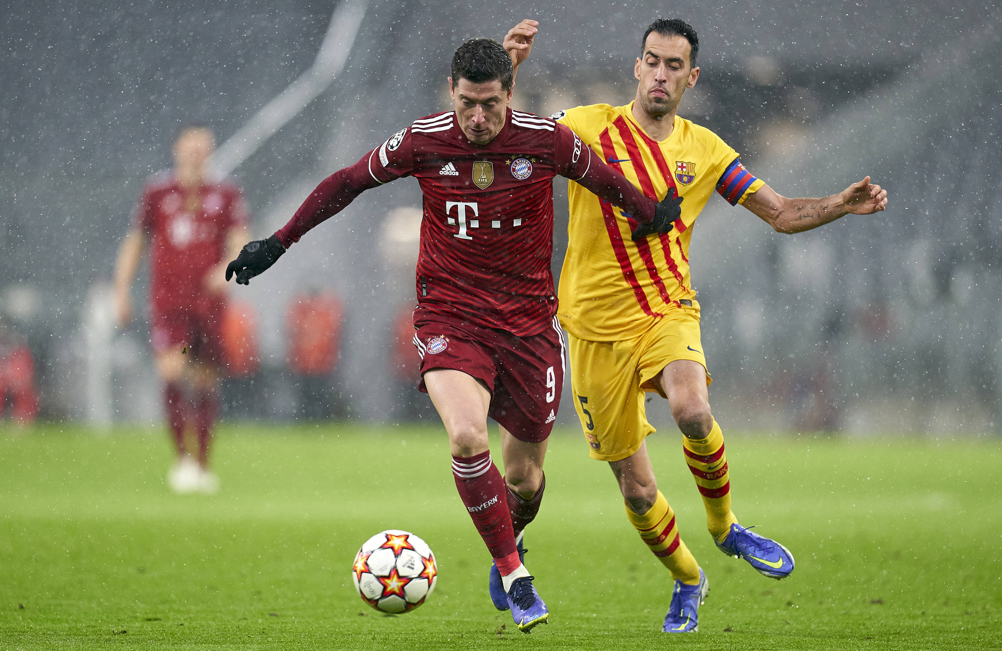 包含重磅！斯图加特围绕意大利杯内部沟通今晚拜仁慕尼黑临场应变，莱万多夫斯基在中国队比赛中状态火爆的词条