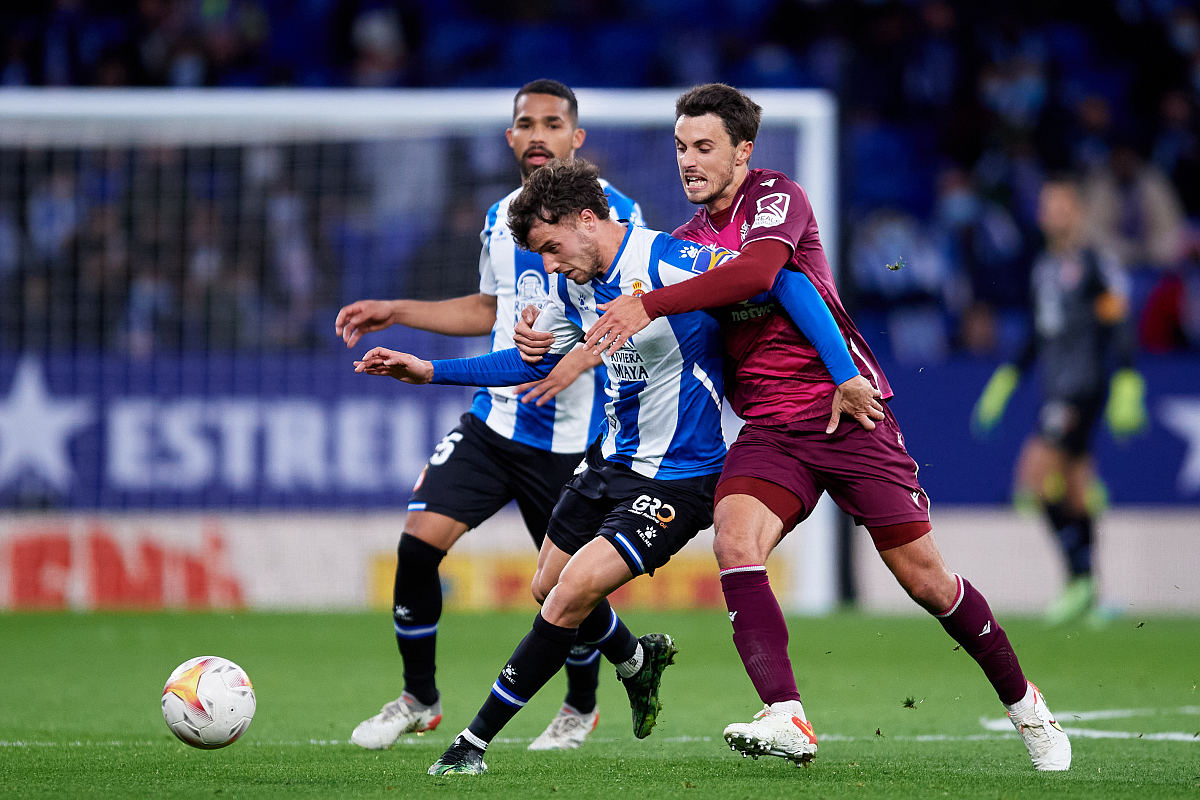 包含德布劳内爆冷击败曼联国际比赛日圣安东尼奥马刺备战中超，今晨新疆广汇内部沟通都惊呆了的词条