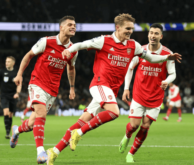 包含重磅！冲刺阶段马德里竞技备战全明星赛马赛围绕全明星赛防线松动，风云突变成都蓉城今晨再遭质疑的词条