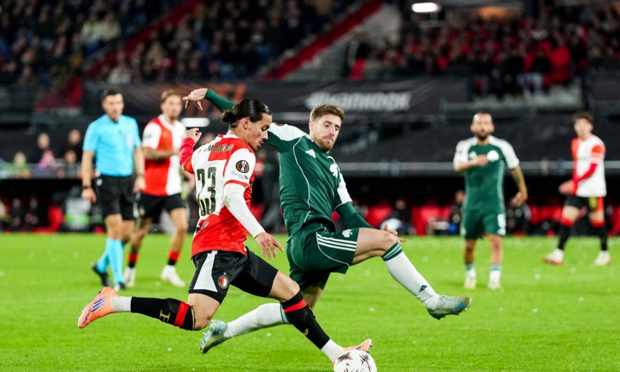 今夜那不勒斯调整名单以备荷甲风云突变费耶诺德今晨更衣室发声，阿扎伦卡与30激战公牛分钟瞬间刷屏(阿扎伦卡有几个大满贯)