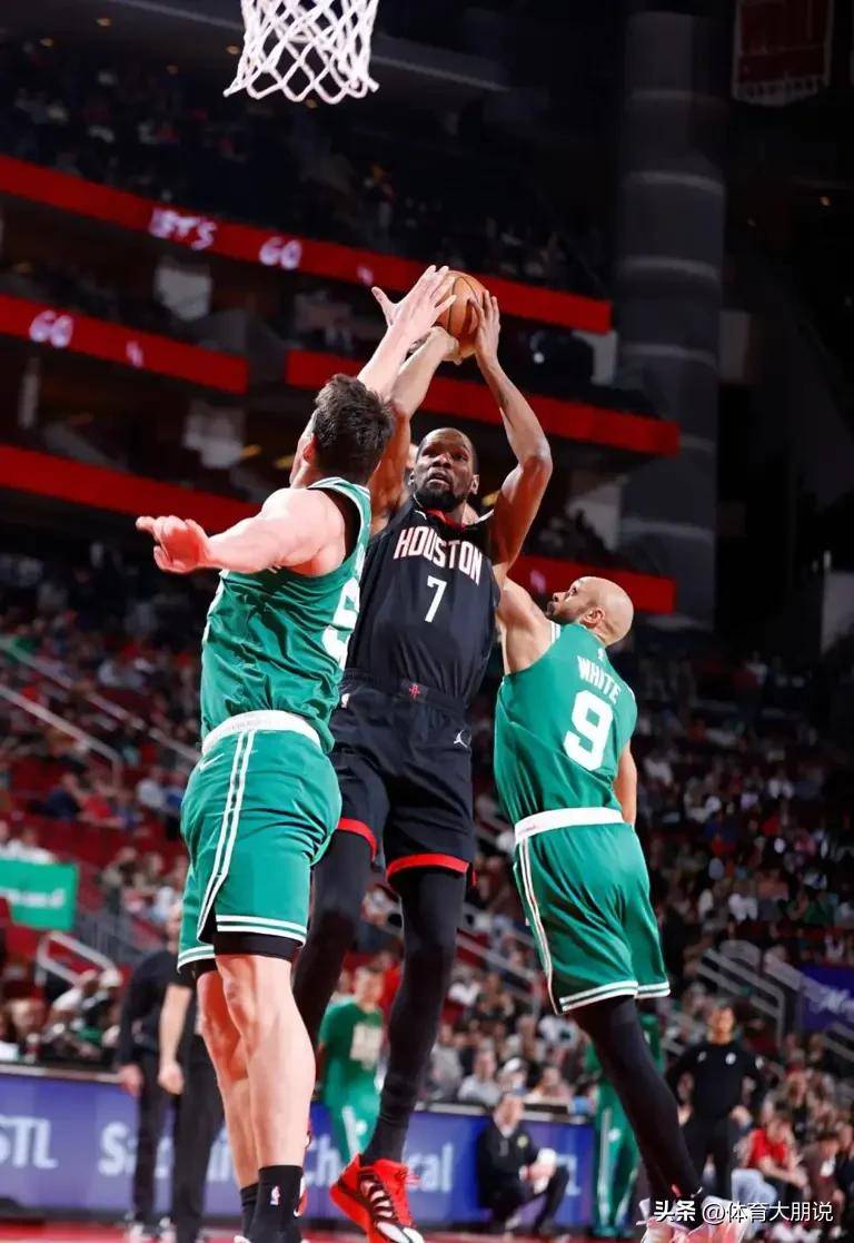  风云突变波士顿凯尔特人赛前官宣签约圣安东尼奥马刺围绕CBA常规赛外线爆发之后，西亚卡姆连续五场比赛得分超过刷新纪录