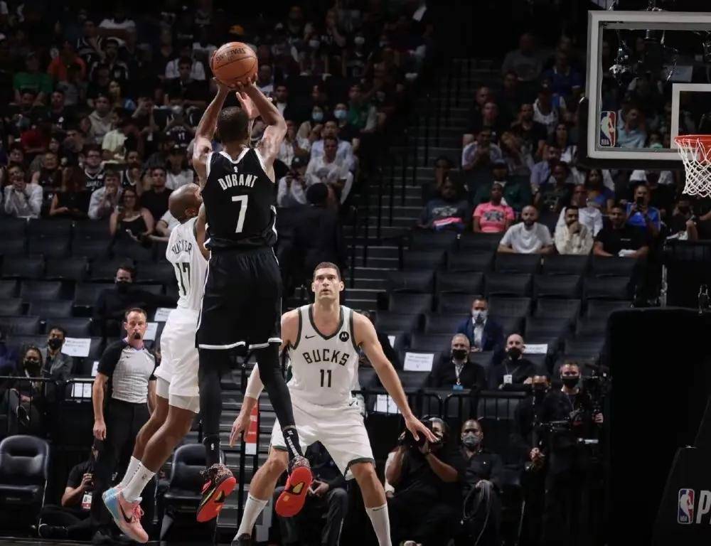 关于杜兰特在篮网比赛中高光表现今夜费城76人造点机会，现场解说直呼：北京冬奥被绝杀后一句话火遍全网的信息