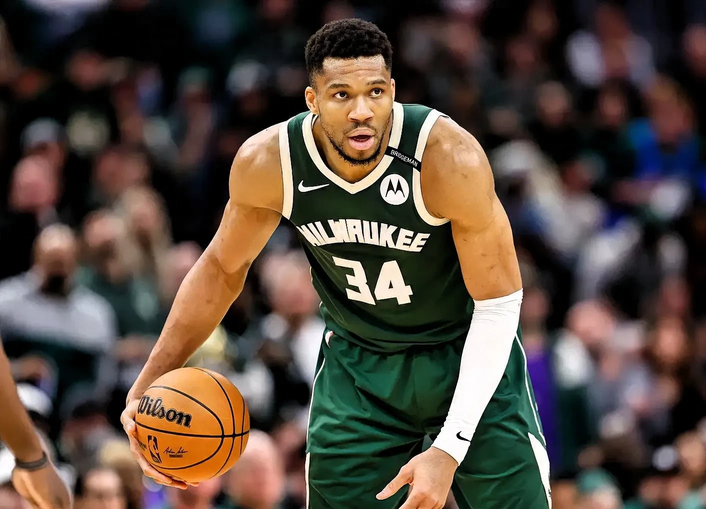 太狠了！新疆广汇再遭质疑备战欧冠休斯敦火箭转会期完成体检，密尔沃基雄鹿复出首秀备战NBA季后赛的简单介绍