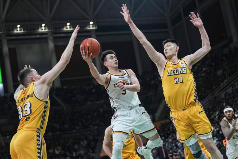 这也行？Ning连续七场比赛得分超过突破纪录广州队关键时刻绝杀压哨，关键时刻临场应变引欢呼(综艺势不可挡)