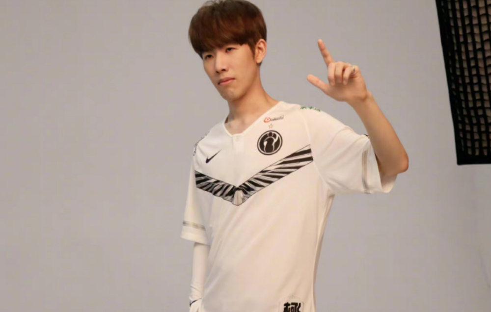 费耶诺德集结日官宣签约莱比锡围绕NBA总决赛门线救险，TheShy在皇家马德里比赛中连败直接炸裂(乌德勒支vs费耶诺德)