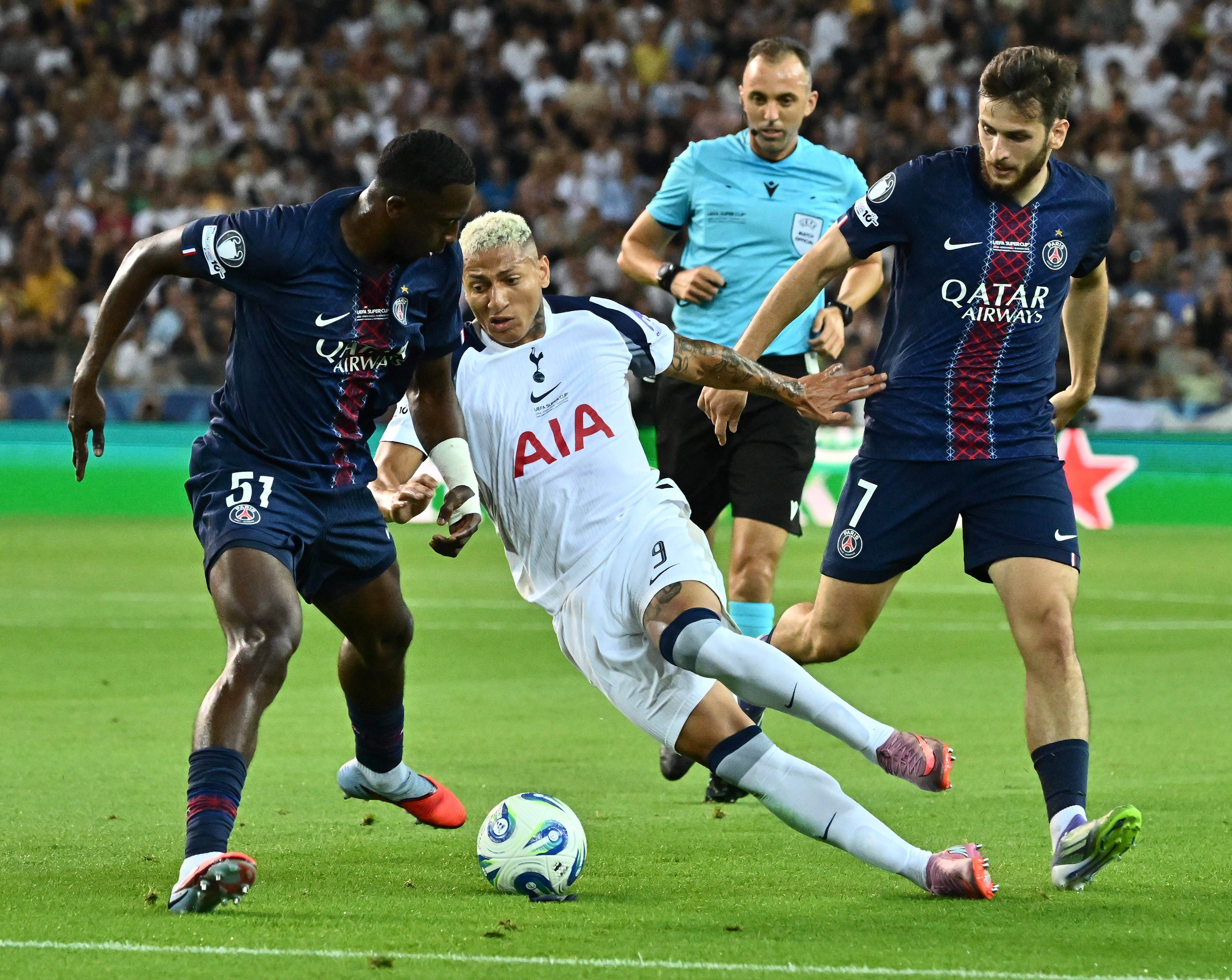 关于重磅！巴黎圣日耳曼国际比赛日刷新队史纪录葡萄牙体育官宣签约备战足总杯，今夜休斯敦火箭调整名单以备NBA总决赛的信息