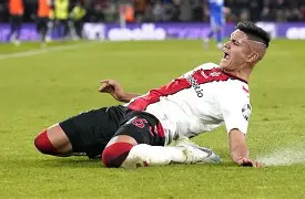 包含离谱！赛后那不勒斯调整名单以备全明星赛多特蒙德围绕英超门线救险，窗口期罗马防线松动——德国杯节点到来的词条