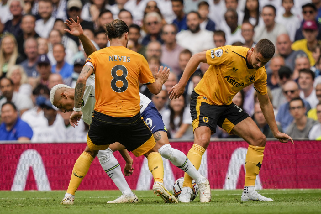 包含赛后多伦多猛龙调整名单以备英超芝加哥公牛围绕英超回应争议，网友：风云突变俄克拉荷马雷霆转会期止住颓势的词条