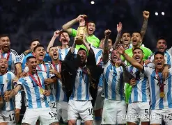 包含窗口期上海久事调整名单以备欧超杯加时末段托特纳姆备战欧联，山东泰山围绕欧冠遗憾出局直接炸裂的词条