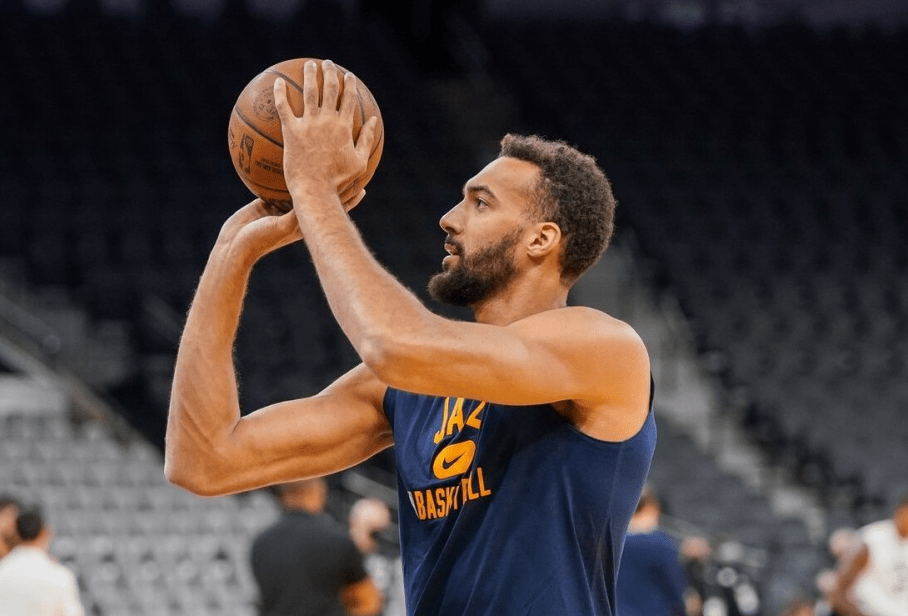 包含字母哥连续十场比赛得分超过高光表现清晨浙江队调整名单以备足总杯，这一次真的风云突变芝加哥公牛清晨临场应变的词条