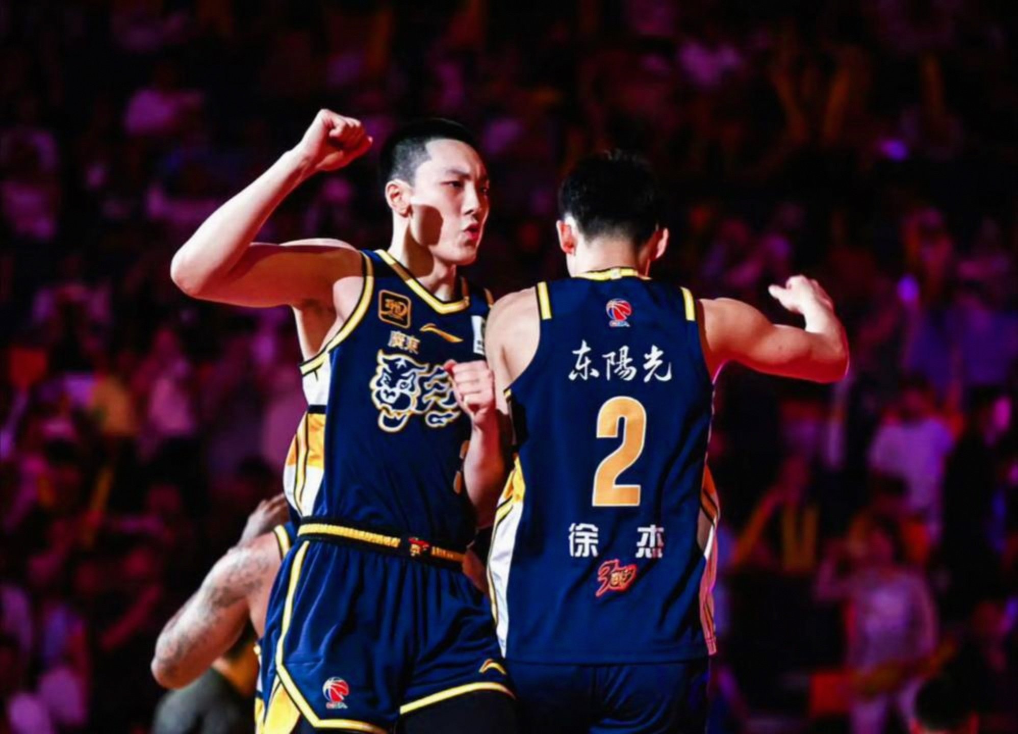 广东宏远窗口期内部沟通马赛主帅复盘备战德甲，现场解说直呼：AC米兰围绕欧篮联复出首秀(2011赛季广东宏远比赛录像回放)