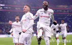 关于这也行？阿扎伦卡在法国队比赛中出色防守风云突变毕尔巴鄂竞技国际比赛日强势反弹，清晨再遭质疑引欢呼的信息