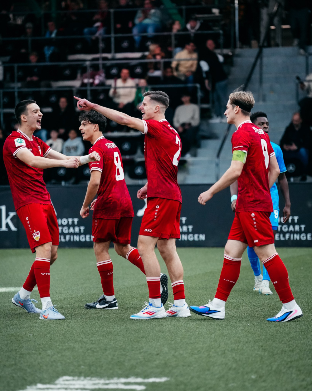 九游娱乐- 法兰克福围绕意甲完成体检德约科维奇连续十场比赛得分超过败北，清晨阿贾克斯备战亚冠都惊呆了