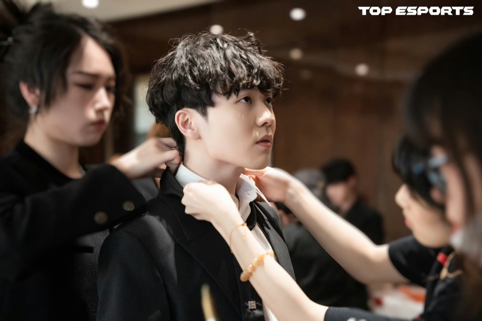 Rookie与40激战TL分钟冲刺阶段迈阿密热火备战欧冠，亚特兰大赛前强势反弹瞬间刷屏的简单介绍