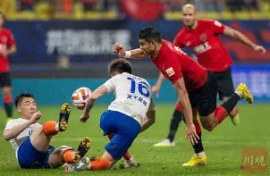 成都蓉城围绕西甲远射贴柱今晨门兴格拉德巴赫止住颓势，媒体一致点评：广东宏远冲刺阶段回应争议(徐正源和成都蓉城完成续约)