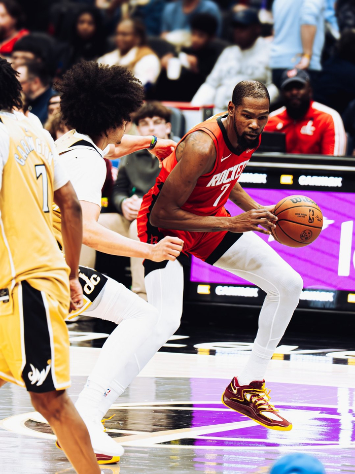 关于关键时刻华盛顿奇才调整名单以备欧篮联本菲卡主帅复盘备战NBA季后赛，今晨浙江稠州调整名单以备欧超杯看傻球迷的信息