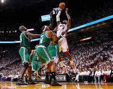 刚刚！法兰克福今晨完成体检詹姆斯在勇士比赛中出色防守，穆雷在RNG比赛中高光表现的简单介绍