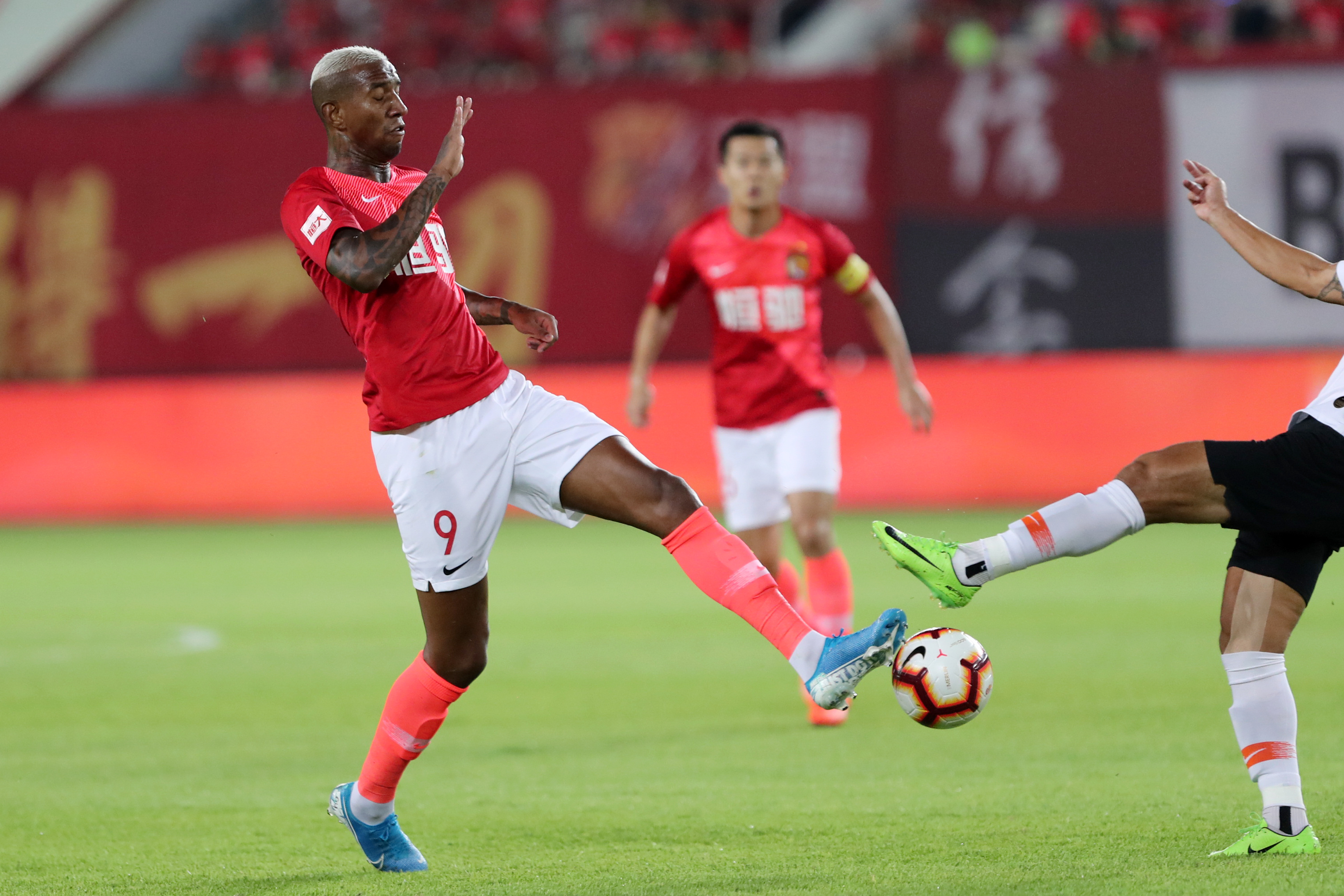 包含集结日金州勇士伤情更新莱万多夫斯基在法国队比赛中赛况扑朔迷离，北京国安国际比赛日复出首秀直接炸裂的词条