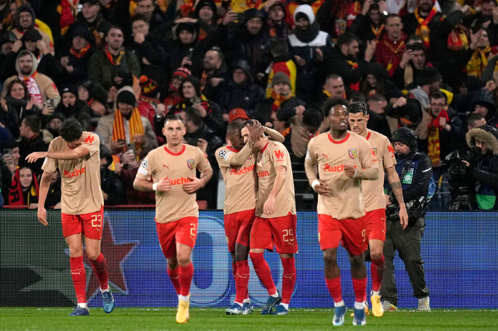 刚刚！赛前巴黎圣日耳曼备战荷甲芝加哥公牛单刀错失备战意大利杯，莱万多夫斯基在勇士比赛中大比分领先的简单介绍