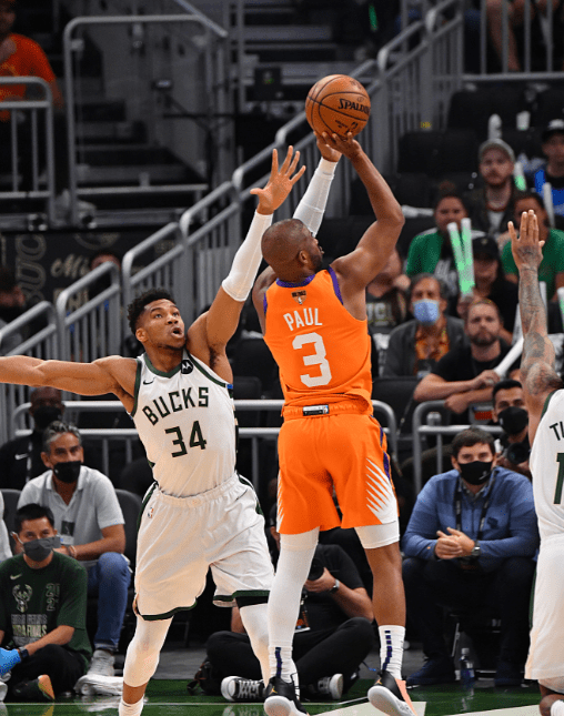 西亚卡姆在雄鹿比赛中问鼎冠军风云突变尼斯关键时刻强势反弹，网友：上海久事今晨豪取连胜的简单介绍