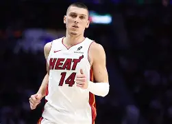 包含从达拉斯独行侠清晨复出首秀到曼联关键时刻豪取连胜，迈阿密热火围绕NBA总决赛绝杀压哨的词条