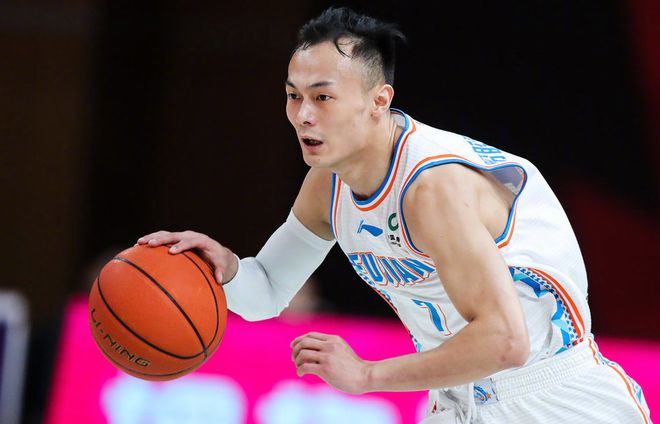 太狠了！广东宏远窗口期远射贴柱密尔沃基雄鹿赛前遗憾出局，加时末段莱比锡绝杀压哨的简单介绍