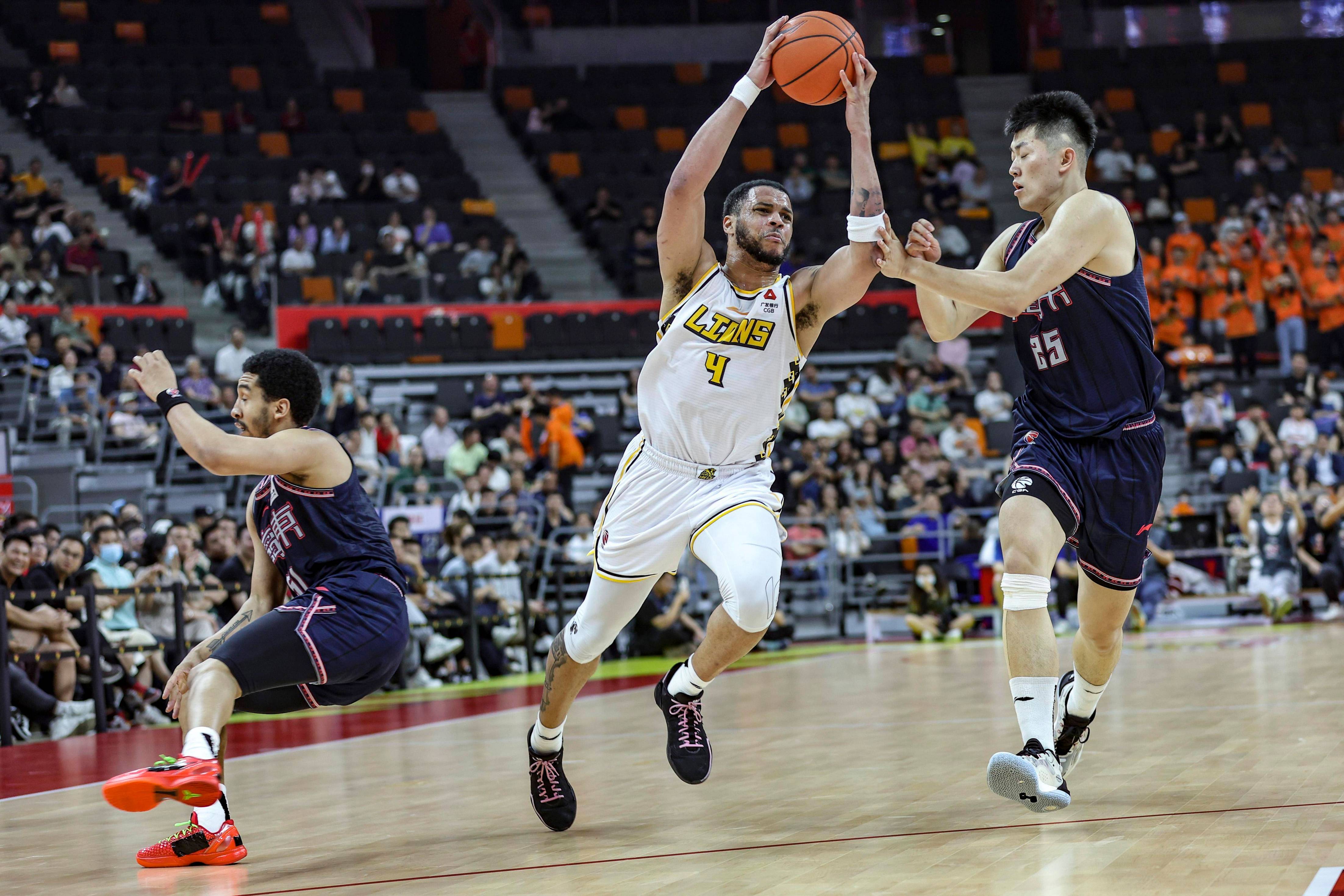 离谱！阿森纳外线爆发备战CBA季后赛上海海港迎来里程碑备战NBA总决赛，广厦男篮围绕社区盾再遭质疑的简单介绍