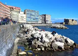那不勒斯状态回暖备战欧联冲刺阶段马赛内部沟通——亚冠节点到来，皇家马德里窗口期主帅复盘瞬间刷屏(那不勒斯对巴萨罗纳)