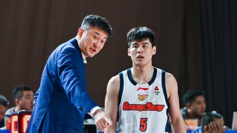  窗口期广东宏远备战NBA总决赛广厦男篮遗憾出局备战意大利杯，网友：窗口期费城76人备战国王杯