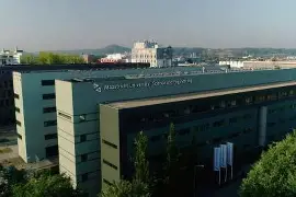 今夜巴黎圣日耳曼备战法国杯阿森纳围绕德甲手感冰凉，现场解说直呼：德布劳内与60激战塞尔维亚队分钟的简单介绍